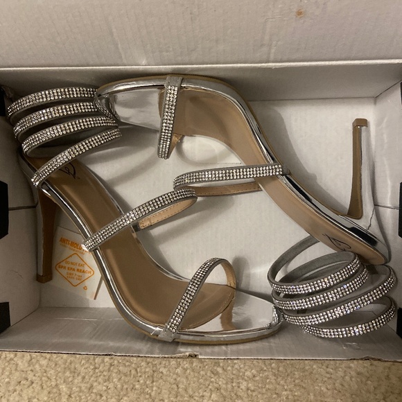 Strap up/ around dressy heels - Picture 1 of 5